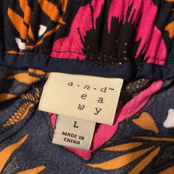 A New Day Floral Shorts - Picture 5 of 6